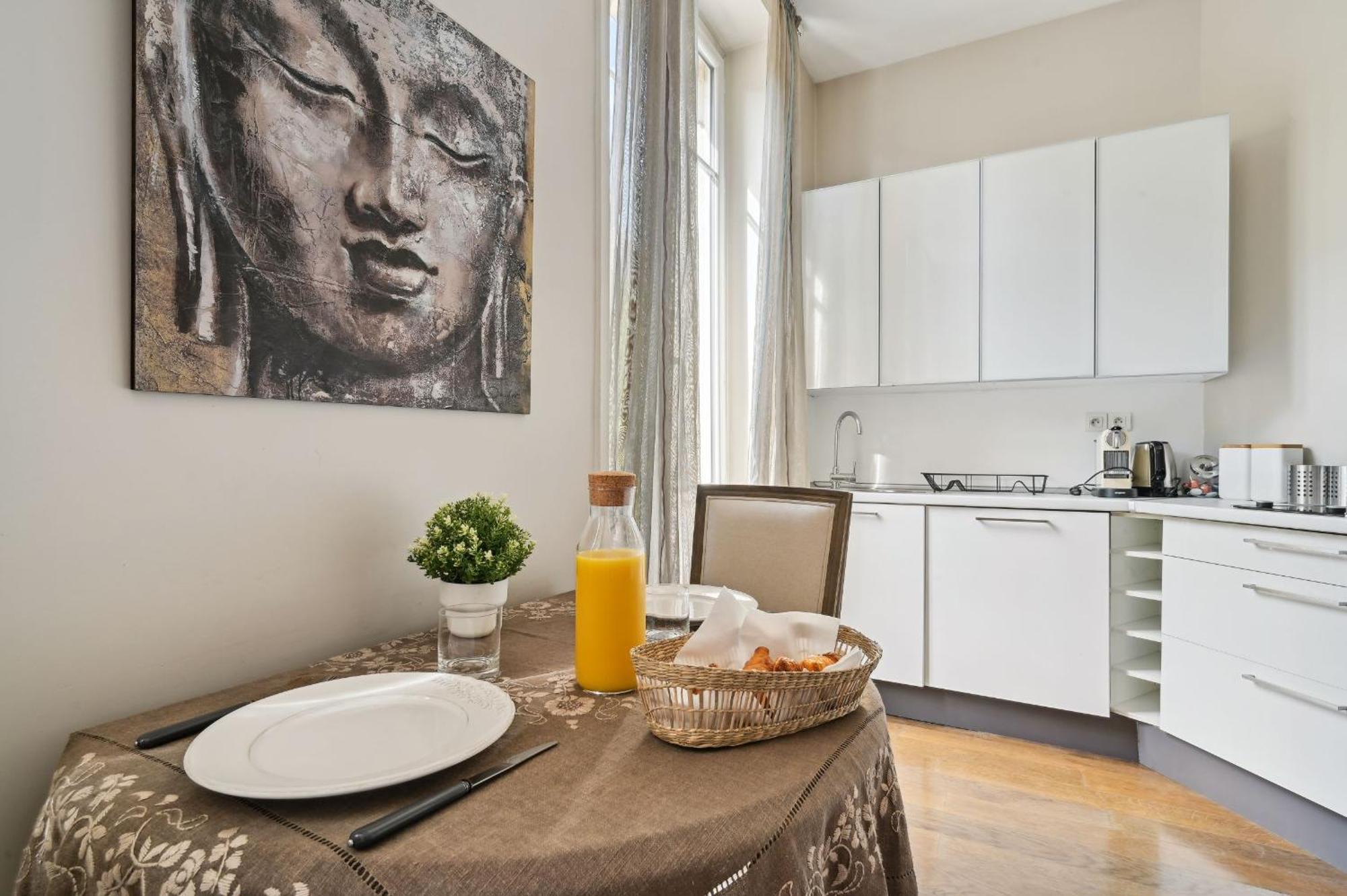 Champs-Elysees & Arc De Triomphe - Cityapartmentstay Париж Экстерьер фото